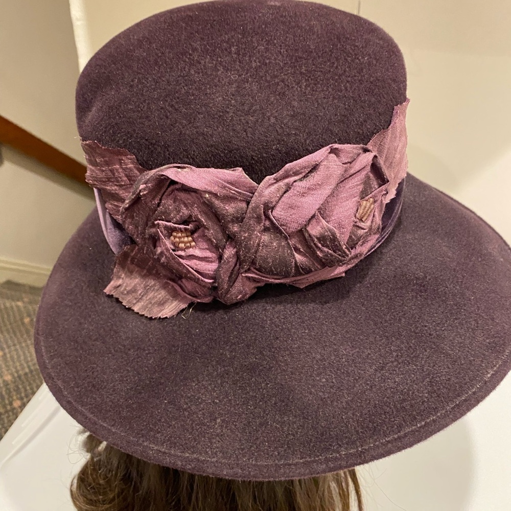 Elegant Purple Wool Hat with Floral Accent